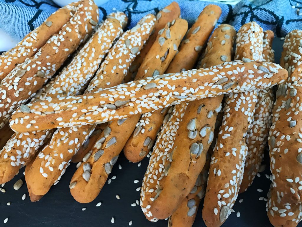 πανεύκολα και πεντανόστιμα κριτσίνια με πελτέ ντομάτας