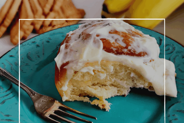 Banana cinnamon rolls με γέμιση άλειμμα Biscoff και επικάλυψη cream cheese